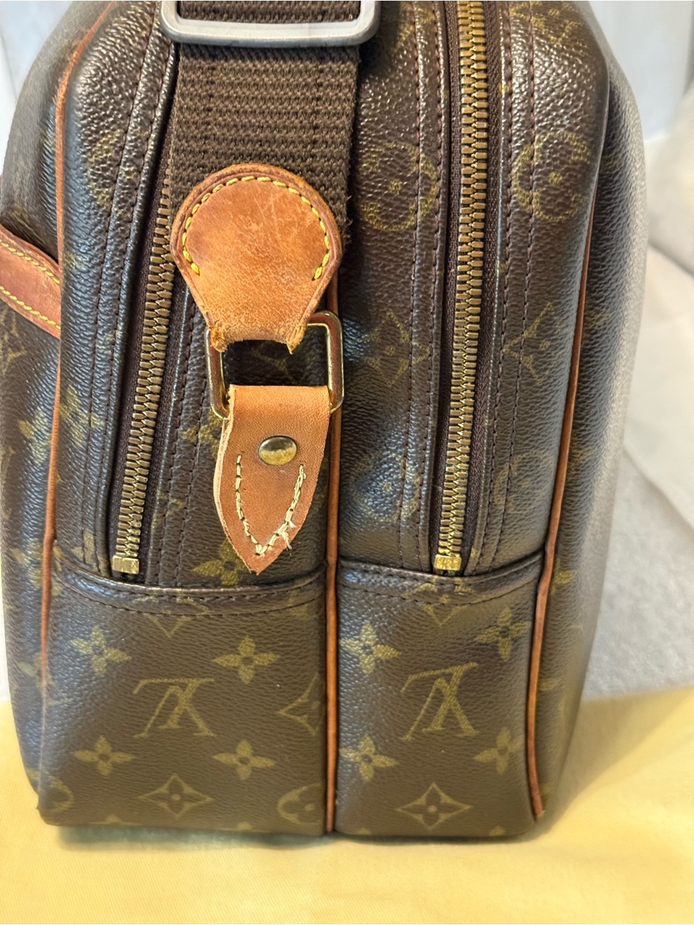 Louis Vuitton Vintage Signature Monogram Canvas Unisex Messenger Reporter GM Bag - Picture 5 of 10